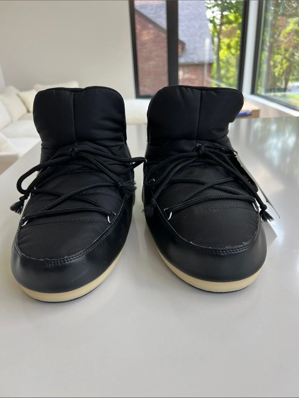 NEW with tag MOON BOOT pump nylon black and white size 10 / 10.5